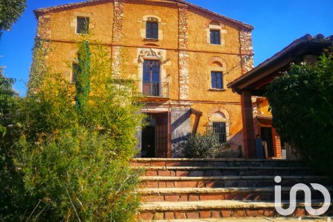 Сasa de 13 dormitorios en venta en Barcelona, Cataluña, Spain № 4884 - foto 2