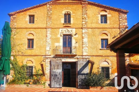 Сasa de 13 dormitorios en venta en Barcelona, Cataluña, Spain № 4884 - foto 3