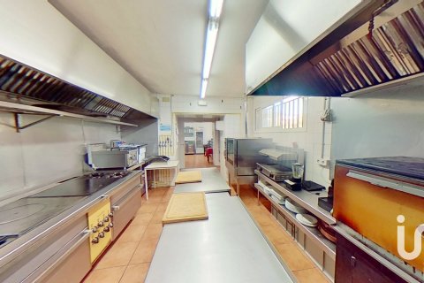 Сasa de 13 dormitorios en venta en Barcelona, Cataluña, Spain № 4884 - foto 13