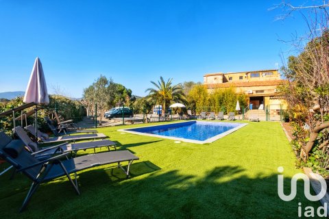 Сasa de 13 dormitorios en venta en Barcelona, Cataluña, Spain № 4884