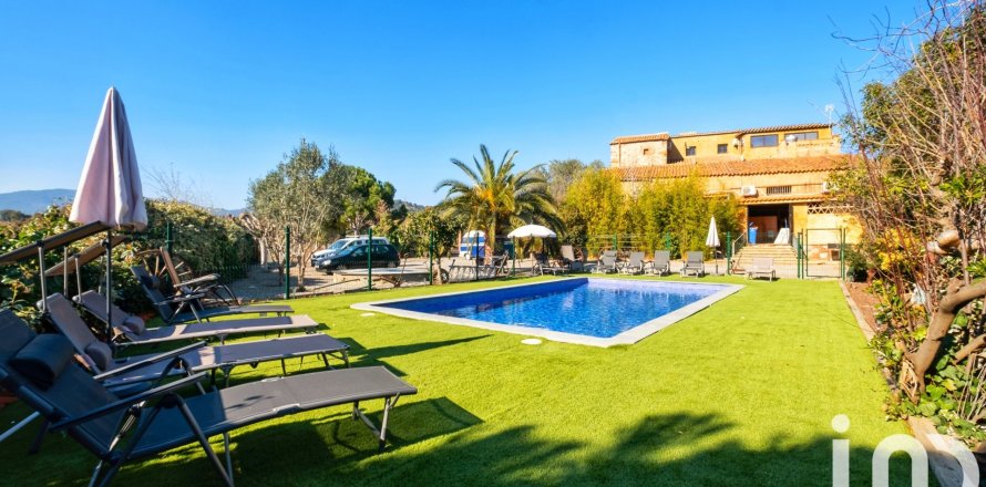 Сasa de 13 dormitorios en venta en Barcelona, Cataluña, Spain № 4884