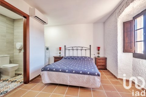 Сasa de 13 dormitorios en venta en Barcelona, Cataluña, Spain № 4884 - foto 17