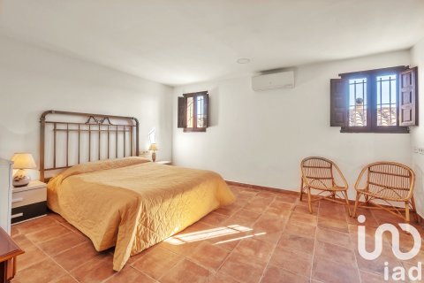 Сasa de 13 dormitorios en venta en Barcelona, Cataluña, Spain № 4884 - foto 18