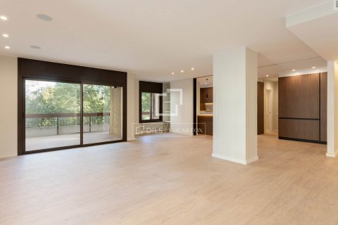 Apartamento de 5 dormitorios en alquiler en Barcelona, Cataluña, Spain № 8714