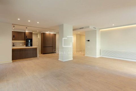 5 bedrooms apartment for rent in Barcelona, Catalonia, Spain № 8714 - photo 3