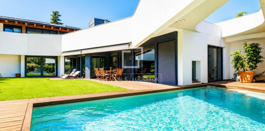 Villa de 5 dormitorios en venta en Matadepera, Barcelona, Cataluña, Spain № 8715