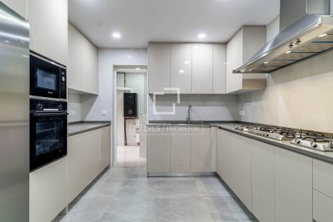 6 bedrooms apartment for sale in Barcelona, Catalonia, Spain № 8716 - photo 13
