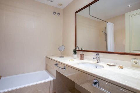 Сasa de 5 dormitorios en venta en Sant Andreu de Llavaneres, Barcelona, Cataluña, Spain № 1369 - foto 29