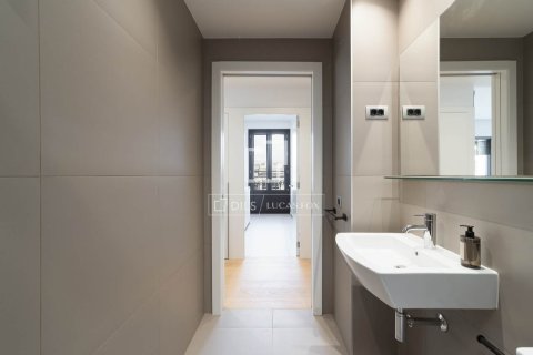 Apartamento de 2 dormitorios en venta en Barcelona, Cataluña, Spain № 7074 - foto 16