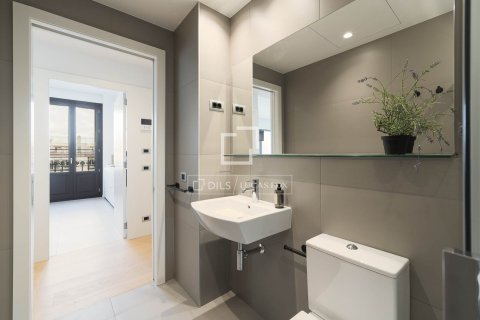 Apartamento de 2 dormitorios en venta en Barcelona, Cataluña, Spain № 7074 - foto 17