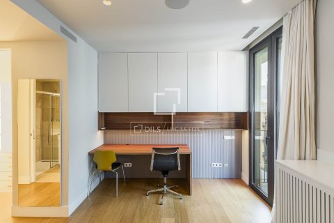 Ático de 5 dormitorios en venta en Barcelona, Cataluña, Spain № 7072 - foto 4