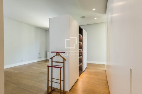 Ático de 5 dormitorios en venta en Barcelona, Cataluña, Spain № 7072 - foto 15