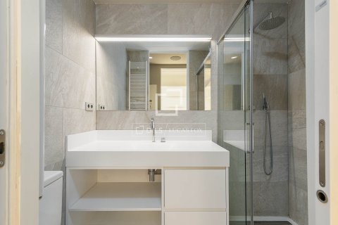 Ático de 5 dormitorios en venta en Barcelona, Cataluña, Spain № 7072 - foto 2