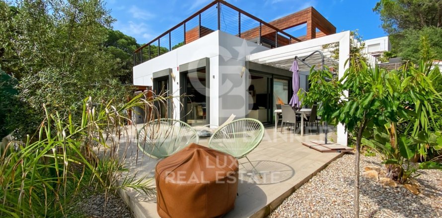 Сasa de 3 dormitorios en venta en L'Escala, Gerona, Cataluña, Spain № 7986