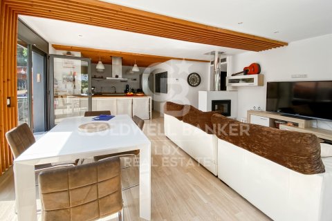 Сasa de 3 dormitorios en venta en L'Escala, Gerona, Cataluña, Spain № 7986 - foto 2