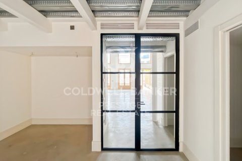 Dúplex de 2 dormitorios en venta en Barcelona, Cataluña, Spain № 7989 - foto 21