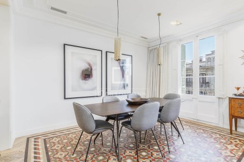 Apartamento de 3 dormitorios en venta en Barcelona, Cataluña, Spain № 7157 - foto 23