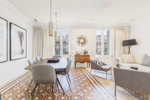 Apartamento de 3 dormitorios en venta en Barcelona, Cataluña, Spain № 7157 - foto 28