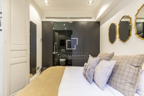 Apartamento de 3 dormitorios en venta en Barcelona, Cataluña, Spain № 7157 - foto 30