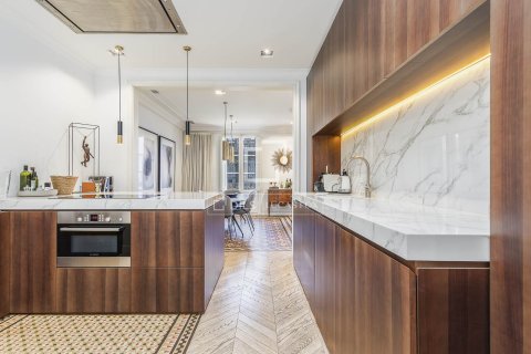 Apartamento de 3 dormitorios en venta en Barcelona, Cataluña, Spain № 7157 - foto 11