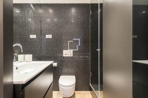 Apartamento de 3 dormitorios en venta en Barcelona, Cataluña, Spain № 7157 - foto 2