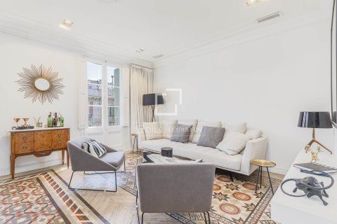 Apartamento de 3 dormitorios en venta en Barcelona, Cataluña, Spain № 7157 - foto 27