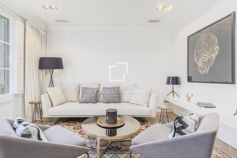 Apartamento de 3 dormitorios en venta en Barcelona, Cataluña, Spain № 7157 - foto 26