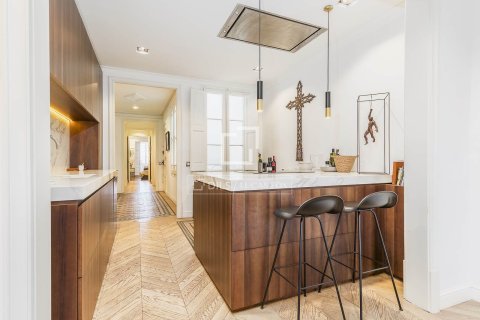 Apartamento de 3 dormitorios en venta en Barcelona, Cataluña, Spain № 7157 - foto 13