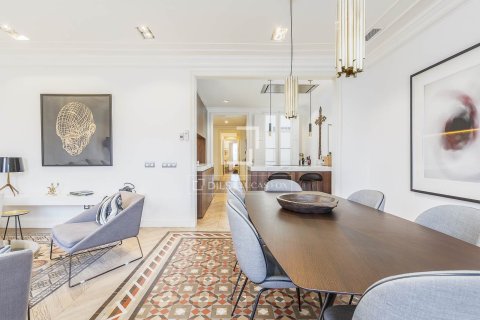 Apartamento de 3 dormitorios en venta en Barcelona, Cataluña, Spain № 7157 - foto 22