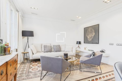 Apartamento de 3 dormitorios en venta en Barcelona, Cataluña, Spain № 7157 - foto 25