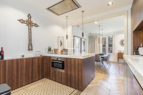 Apartamento de 3 dormitorios en venta en Barcelona, Cataluña, Spain № 7157 - foto 10