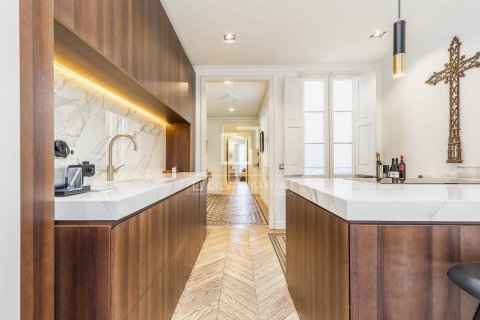 Apartamento de 3 dormitorios en venta en Barcelona, Cataluña, Spain № 7157 - foto 12