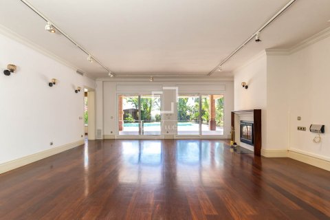 Villa de 3 dormitorios en venta en Sant Just Desvern, Barcelona, Cataluña, Spain № 7158 - foto 4
