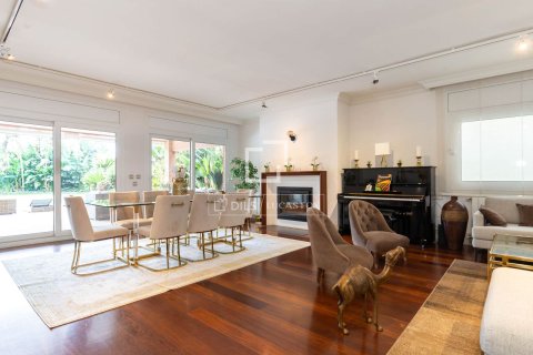 Villa de 3 dormitorios en venta en Sant Just Desvern, Barcelona, Cataluña, Spain № 7158 - foto 20