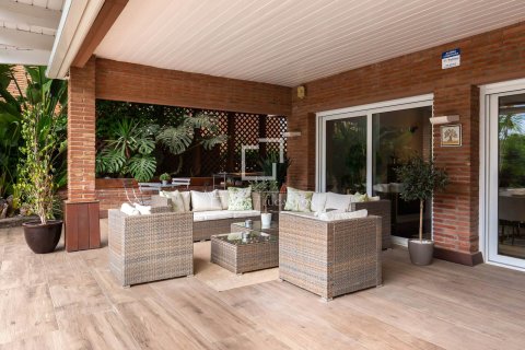 Villa de 3 dormitorios en venta en Sant Just Desvern, Barcelona, Cataluña, Spain № 7158 - foto 13