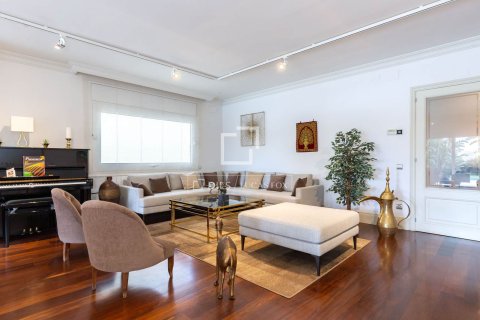 Villa de 3 dormitorios en venta en Sant Just Desvern, Barcelona, Cataluña, Spain № 7158 - foto 3