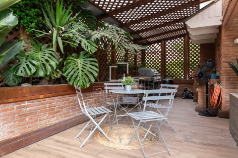 Villa de 3 dormitorios en venta en Sant Just Desvern, Barcelona, Cataluña, Spain № 7158 - foto 11