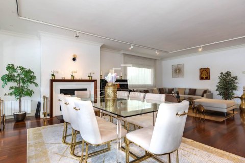 Villa de 3 dormitorios en venta en Sant Just Desvern, Barcelona, Cataluña, Spain № 7158 - foto 16
