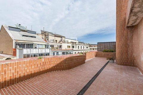 Ático de 3 dormitorios en venta en Barcelona, Cataluña, Spain № 3982 - foto 8