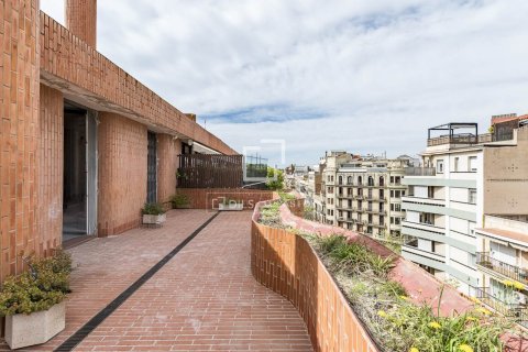 Ático de 3 dormitorios en venta en Barcelona, Cataluña, Spain № 3982 - foto 7