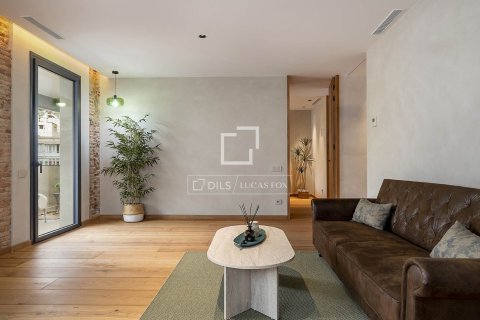 Apartamento de 3 dormitorios en venta en Barcelona, Cataluña, Spain № 3980 - foto 5