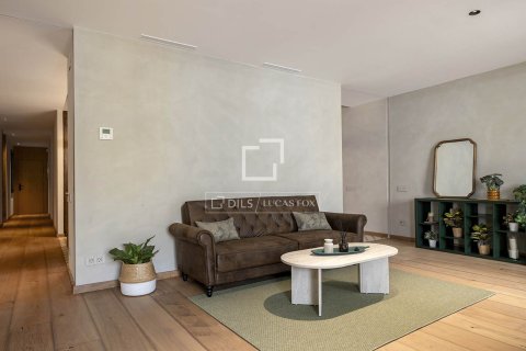 Apartamento de 3 dormitorios en venta en Barcelona, Cataluña, Spain № 3980 - foto 8