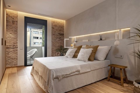 Apartamento de 3 dormitorios en venta en Barcelona, Cataluña, Spain № 3980 - foto 16