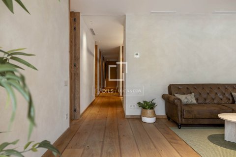 Apartamento de 3 dormitorios en venta en Barcelona, Cataluña, Spain № 3980 - foto 14