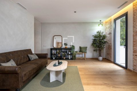 Apartamento de 3 dormitorios en venta en Barcelona, Cataluña, Spain № 3980 - foto 4