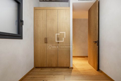 Apartamento de 3 dormitorios en venta en Barcelona, Cataluña, Spain № 3980 - foto 28