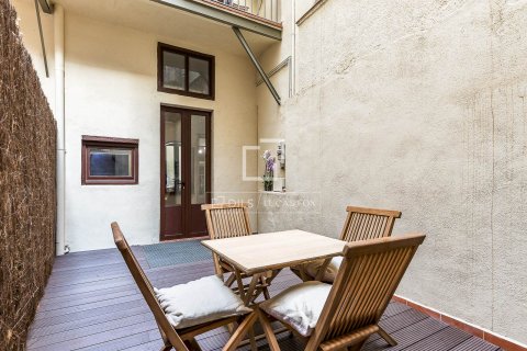 Apartamento de 2 dormitorios en venta en Barcelona, Cataluña, Spain № 3983 - foto 2