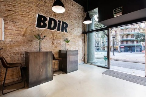 Propiedad comercial de 1069 m² en venta en L'Eixample, Barcelona, Cataluña, Spain № 5172