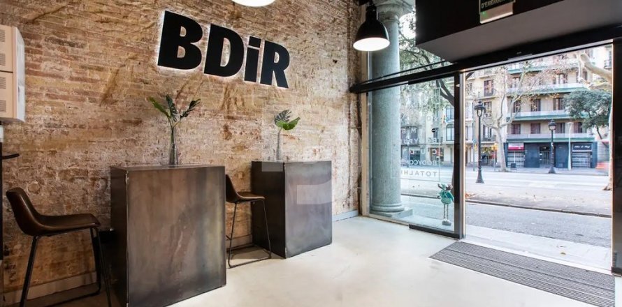 Propiedad comercial de 1069 m² en venta en L'Eixample, Barcelona, Cataluña, Spain № 5172