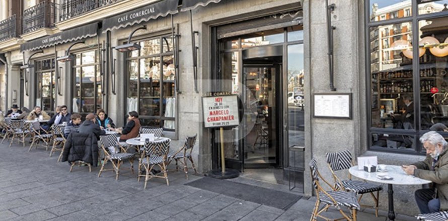 Propiedad comercial de 117 m² en venta en Sants-Montjuïc, Barcelona, Cataluña, Spain № 5169